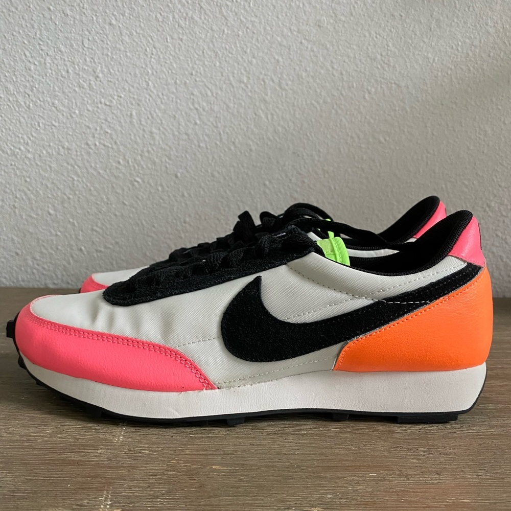Women’s Neon Multi Colored size 7 1/2 Nike Daybreak